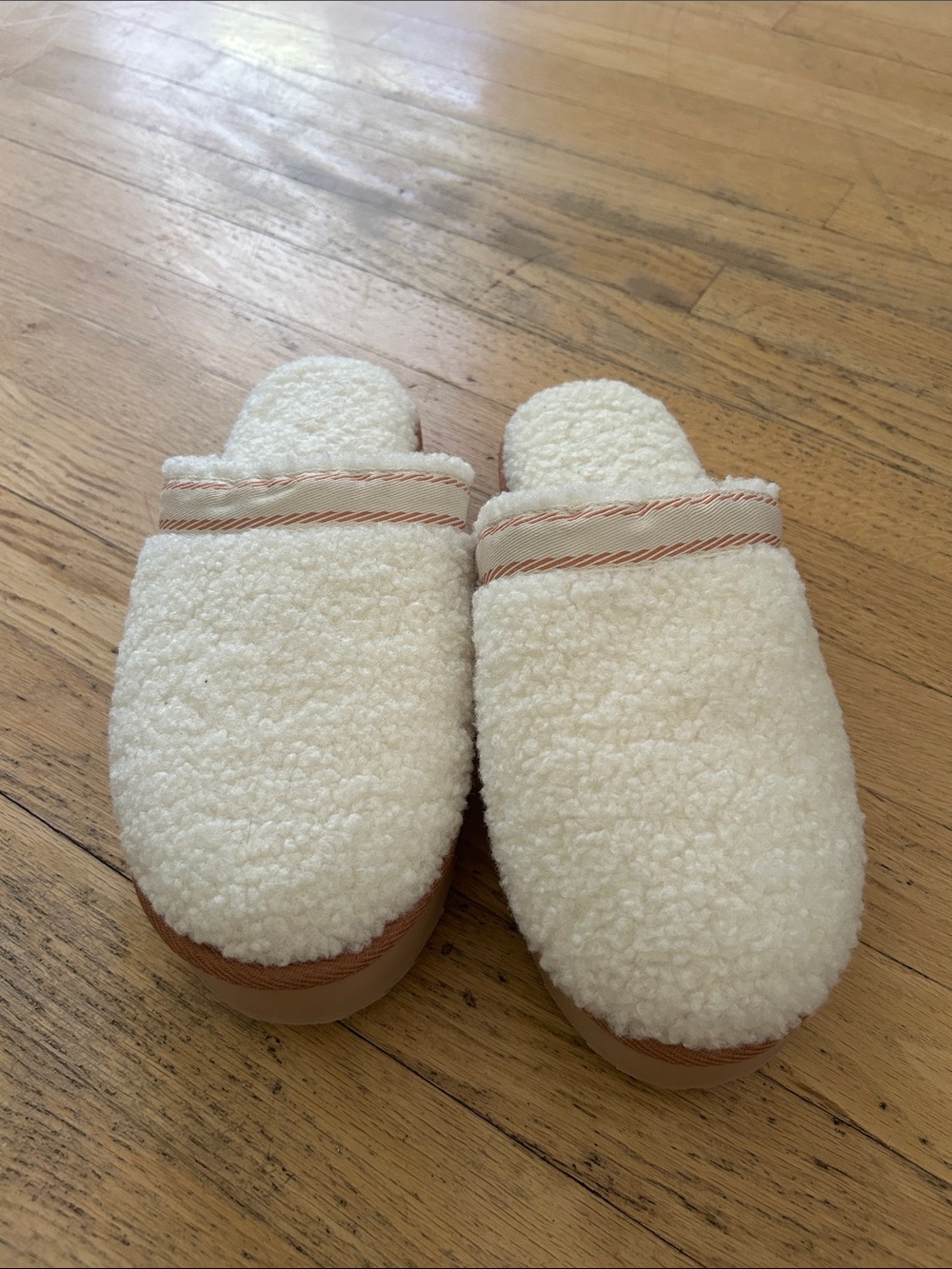 Cozy Sherpa Slip-On Slippers in Cream